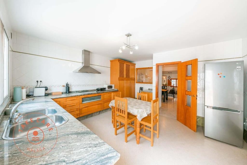 Spacious Home With Lovely Garden - Tcm Rincón de la Victoria Extérieur photo